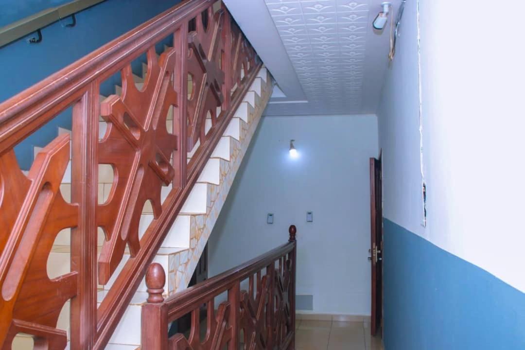 Appartement Meuble 2 Chambres Montee Jouvence Yaoundé Exterior foto