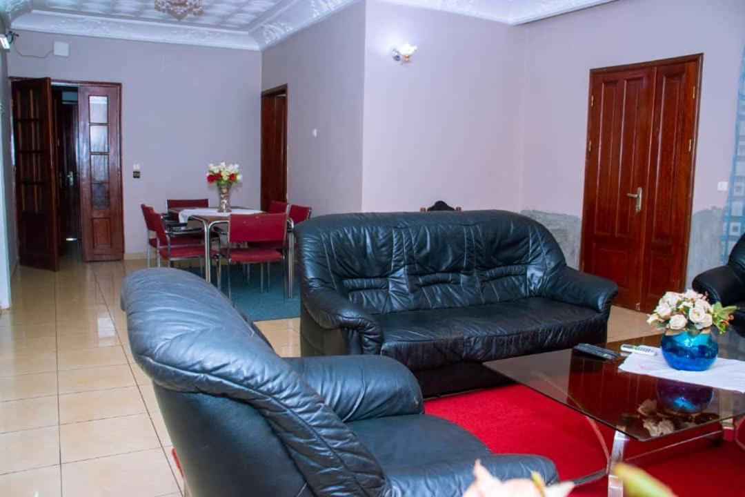 Appartement Meuble 2 Chambres Montee Jouvence Yaoundé Exterior foto
