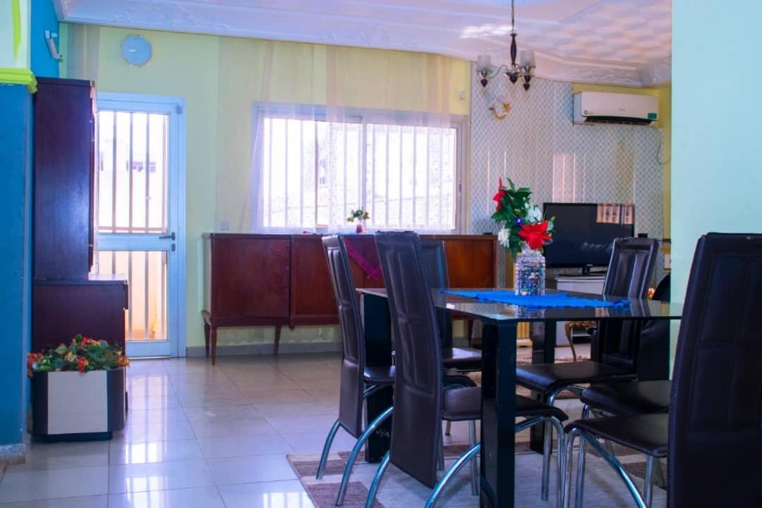 Appartement Meuble 2 Chambres Montee Jouvence Yaoundé Exterior foto
