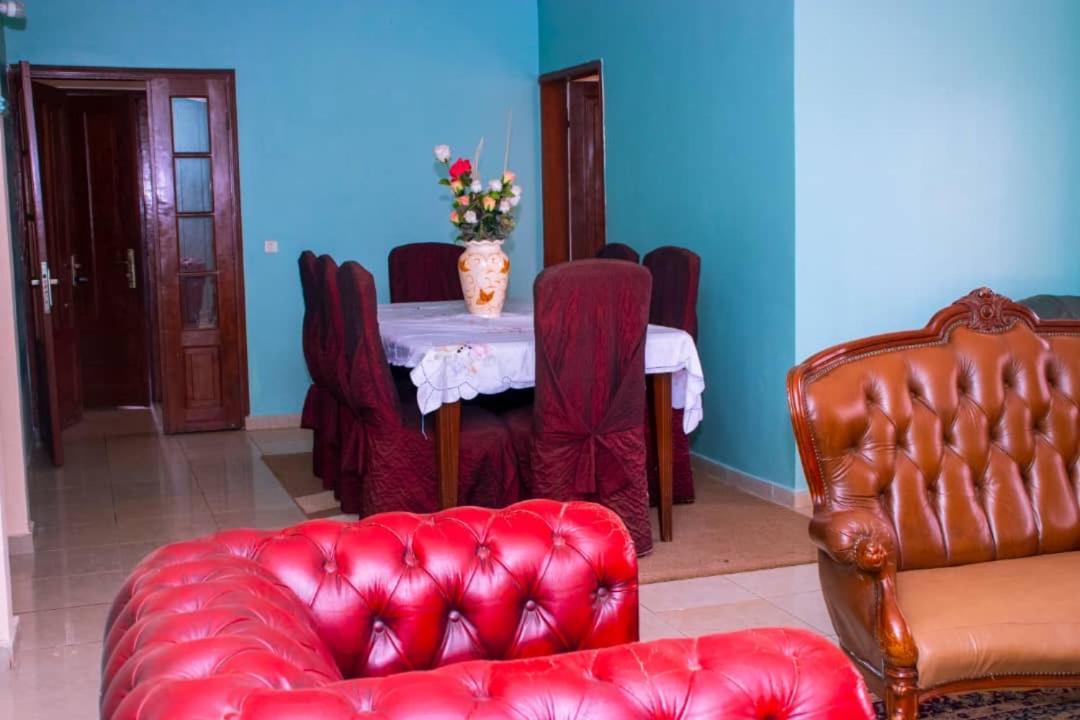 Appartement Meuble 2 Chambres Montee Jouvence Yaoundé Exterior foto