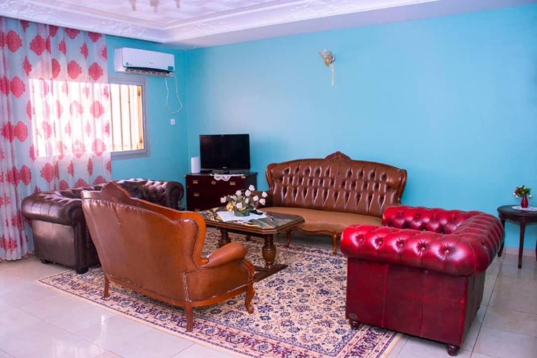 Appartement Meuble 2 Chambres Montee Jouvence Yaoundé Exterior foto