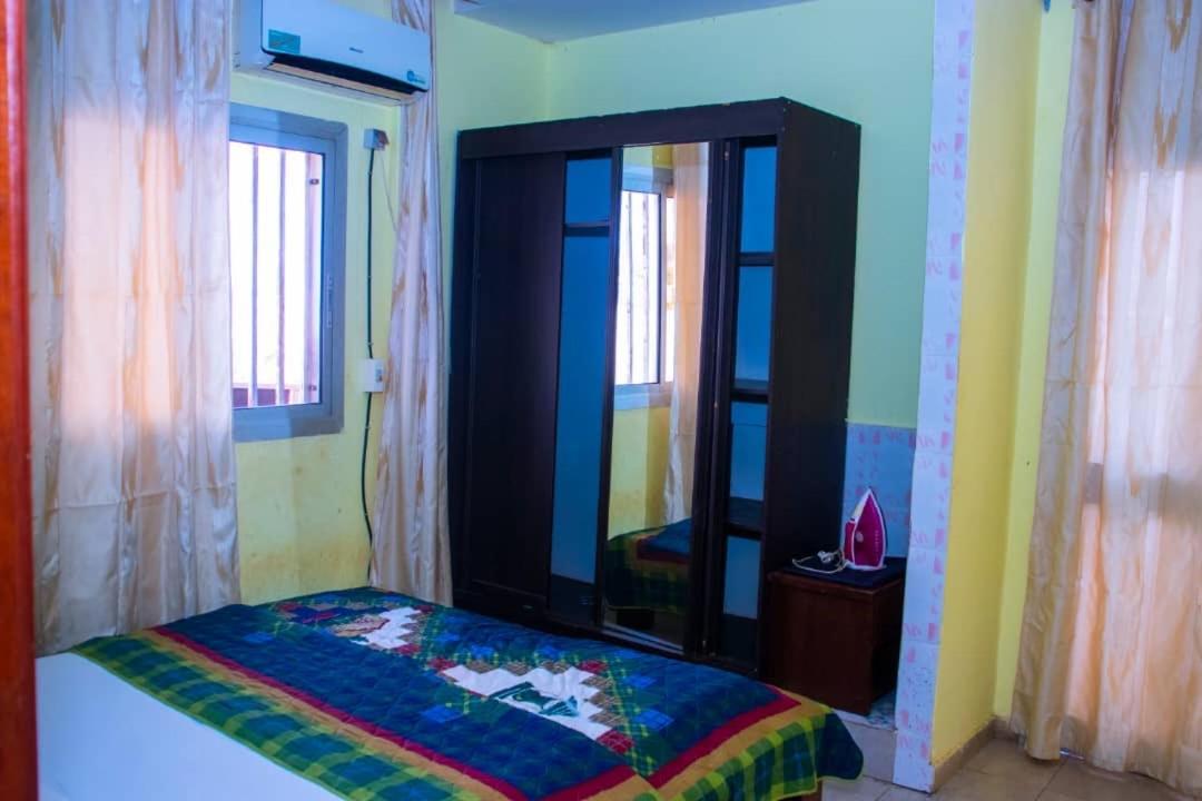 Appartement Meuble 2 Chambres Montee Jouvence Yaoundé Exterior foto